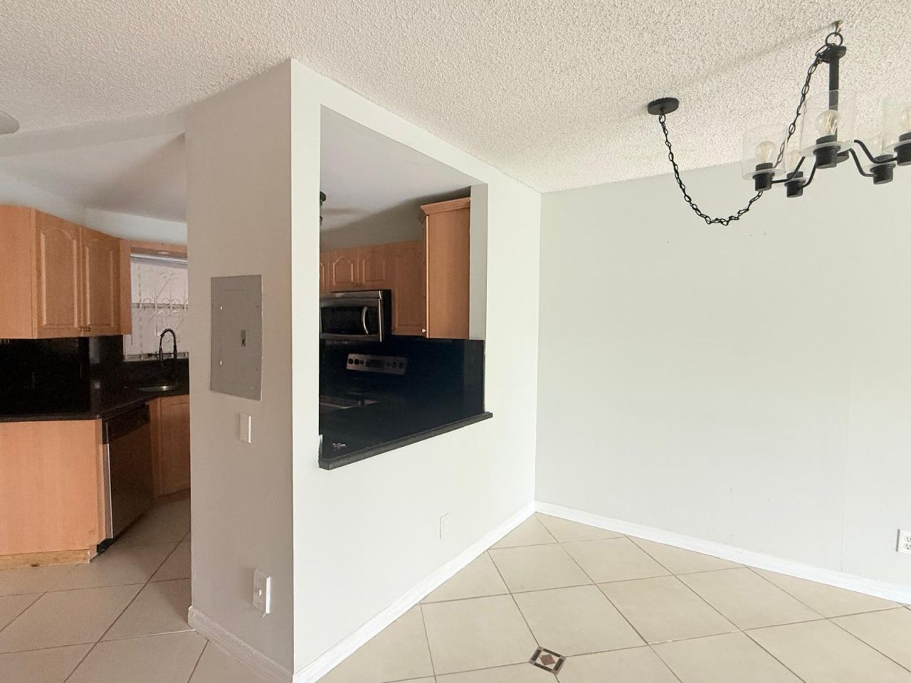 1750 W 46th Street, Unit 222, Hialeah, FL 33012 Photo