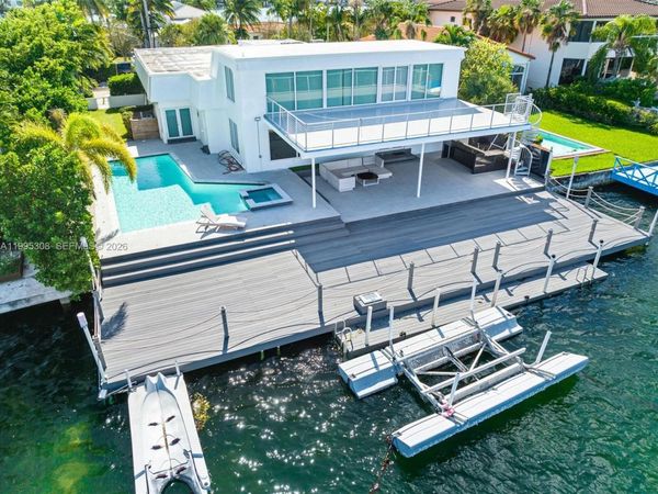 1055 Stillwater Dr , Miami Beach, FL 33141