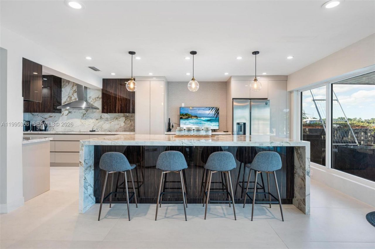 1055 Stillwater Dr , Miami Beach, FL 33141 Photo