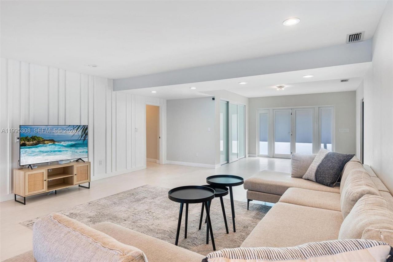 1055 Stillwater Dr , Miami Beach, FL 33141 Photo