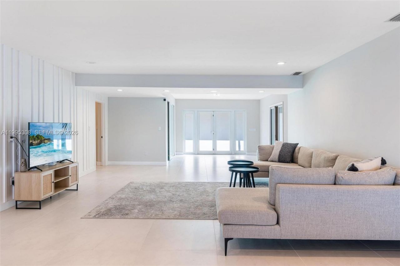 1055 Stillwater Dr , Miami Beach, FL 33141 Photo