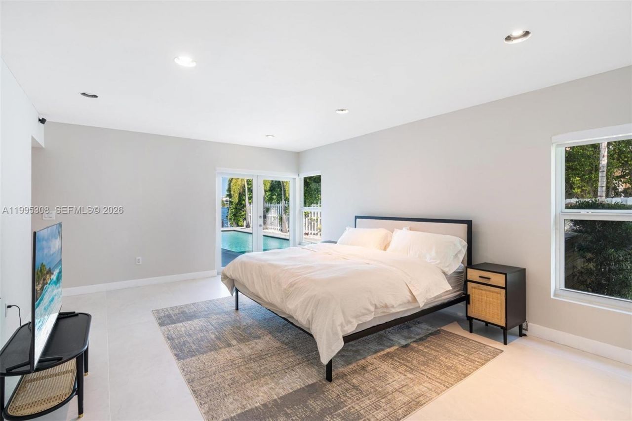 1055 Stillwater Dr , Miami Beach, FL 33141 Photo