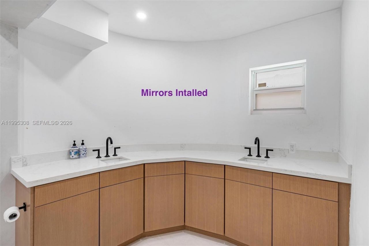 1055 Stillwater Dr , Miami Beach, FL 33141 Photo