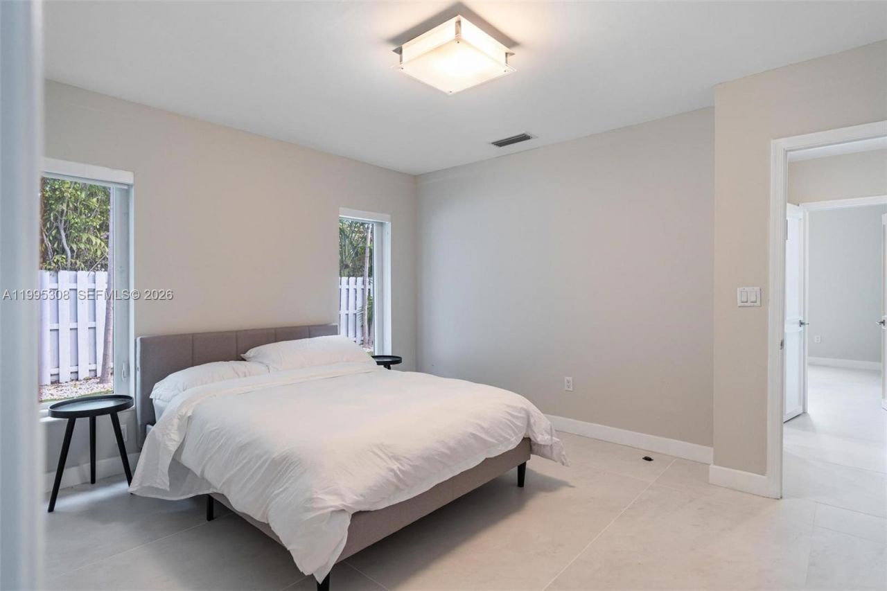 1055 Stillwater Dr , Miami Beach, FL 33141 Photo