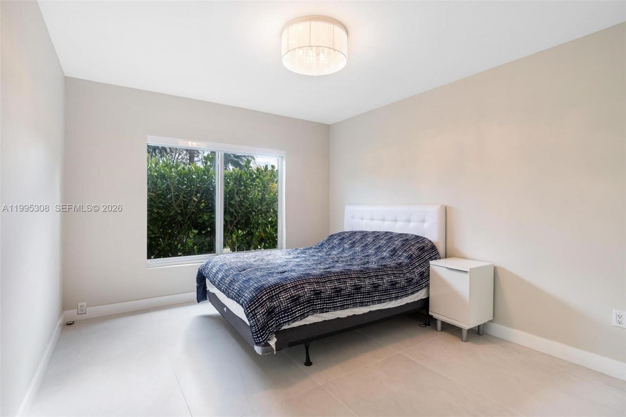 1055 Stillwater Dr , Miami Beach, FL 33141 Photo