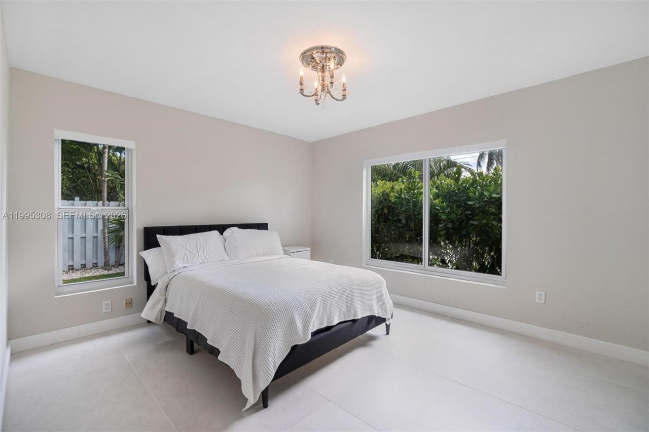 1055 Stillwater Dr , Miami Beach, FL 33141 Photo