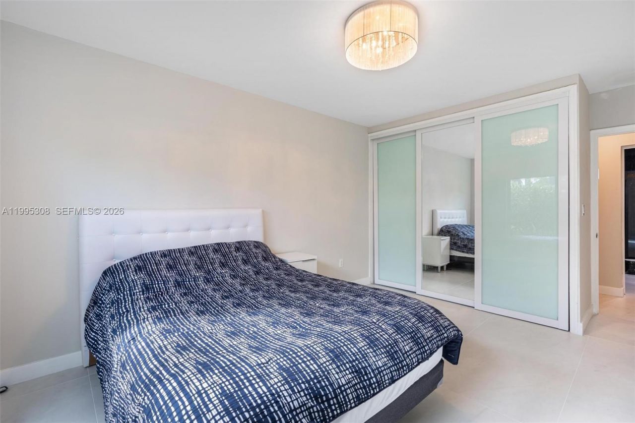 1055 Stillwater Dr , Miami Beach, FL 33141 Photo