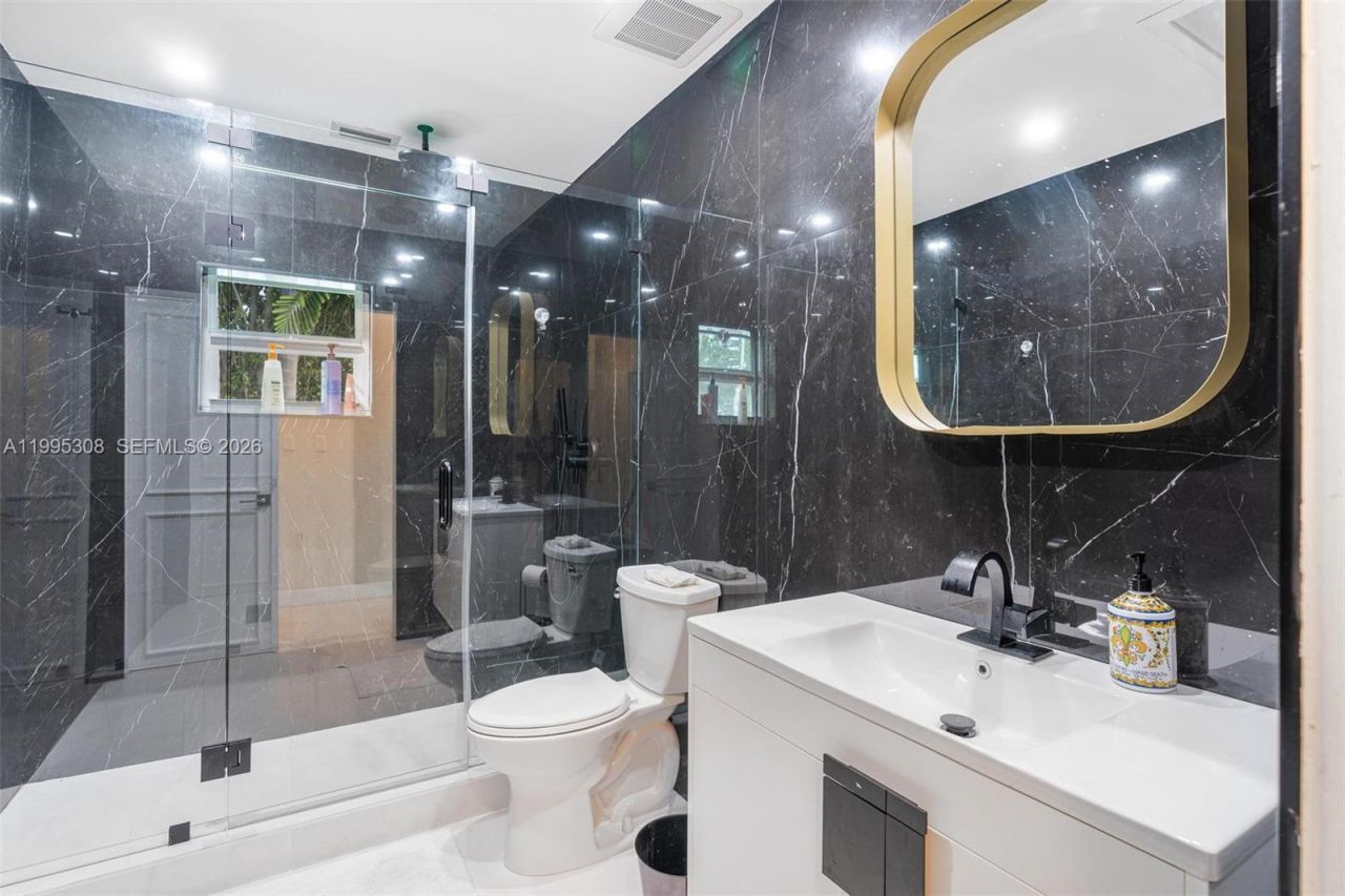 1055 Stillwater Dr , Miami Beach, FL 33141 Photo