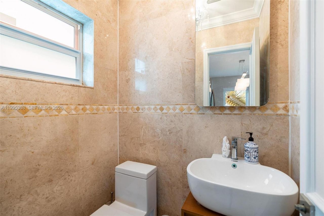 1055 Stillwater Dr , Miami Beach, FL 33141 Photo