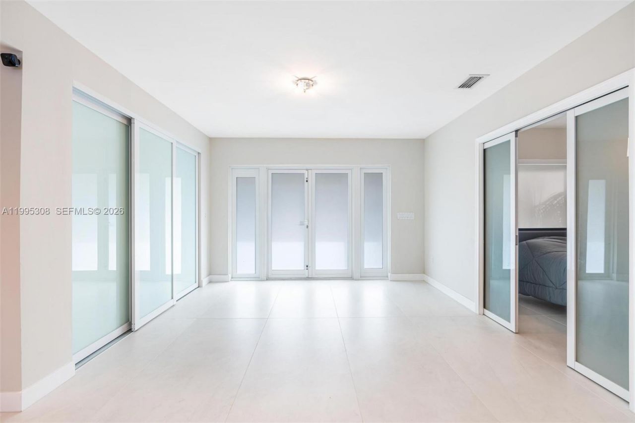 1055 Stillwater Dr , Miami Beach, FL 33141 Photo