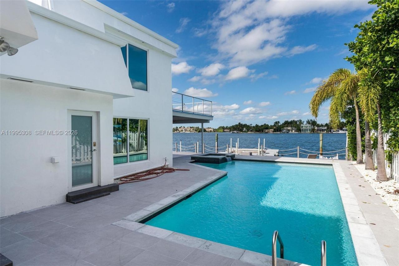 1055 Stillwater Dr , Miami Beach, FL 33141 Photo