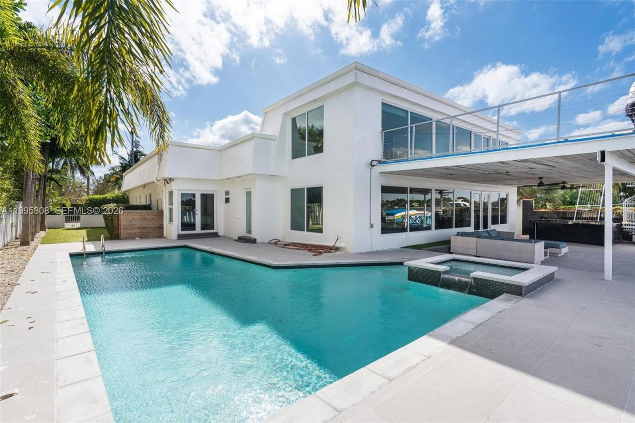 1055 Stillwater Dr , Miami Beach, FL 33141 Photo