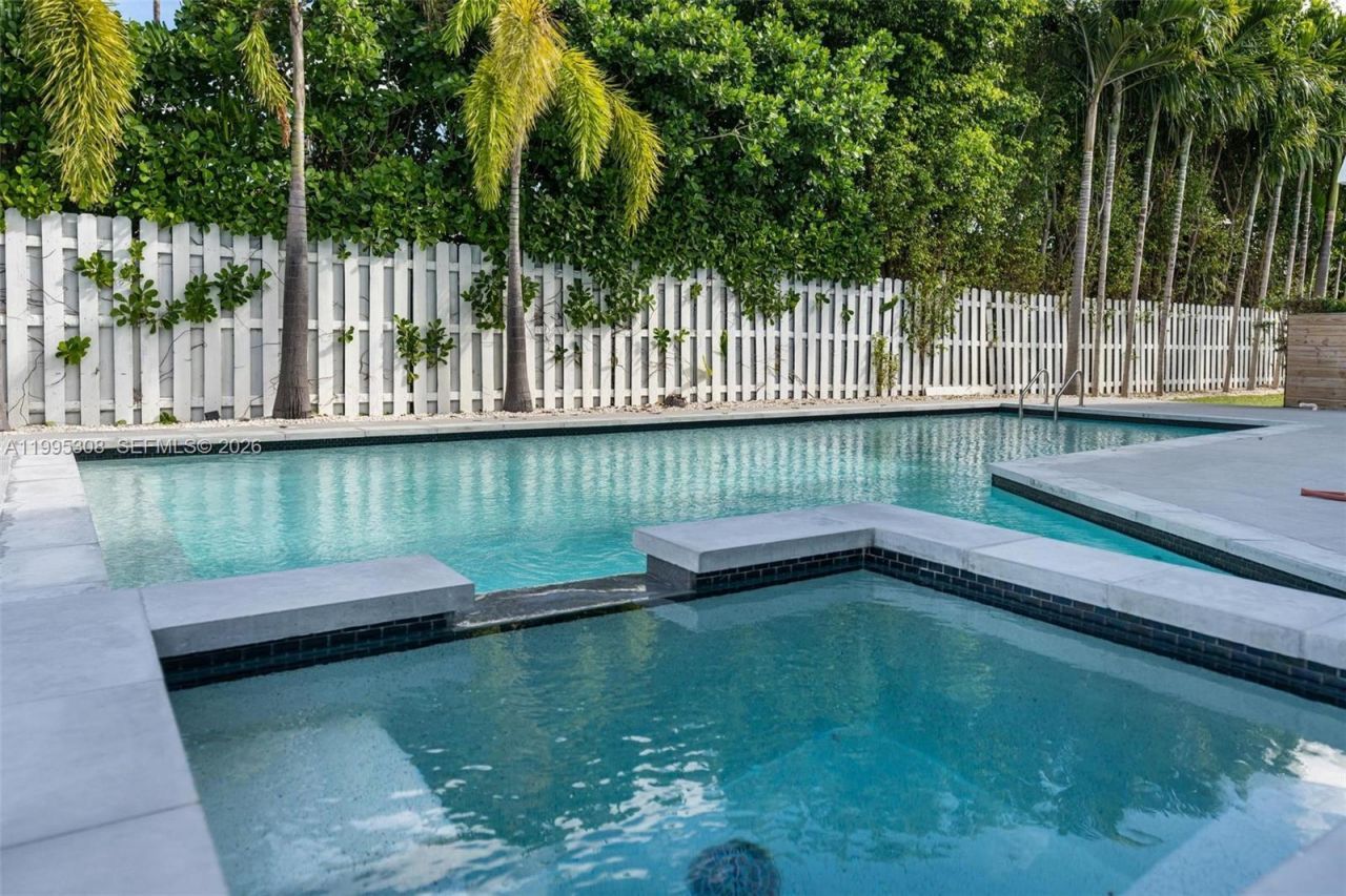 1055 Stillwater Dr , Miami Beach, FL 33141 Photo