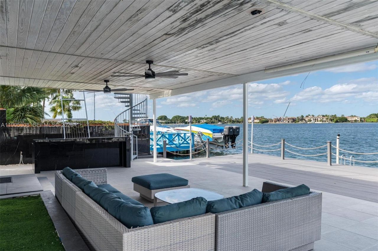 1055 Stillwater Dr , Miami Beach, FL 33141 Photo