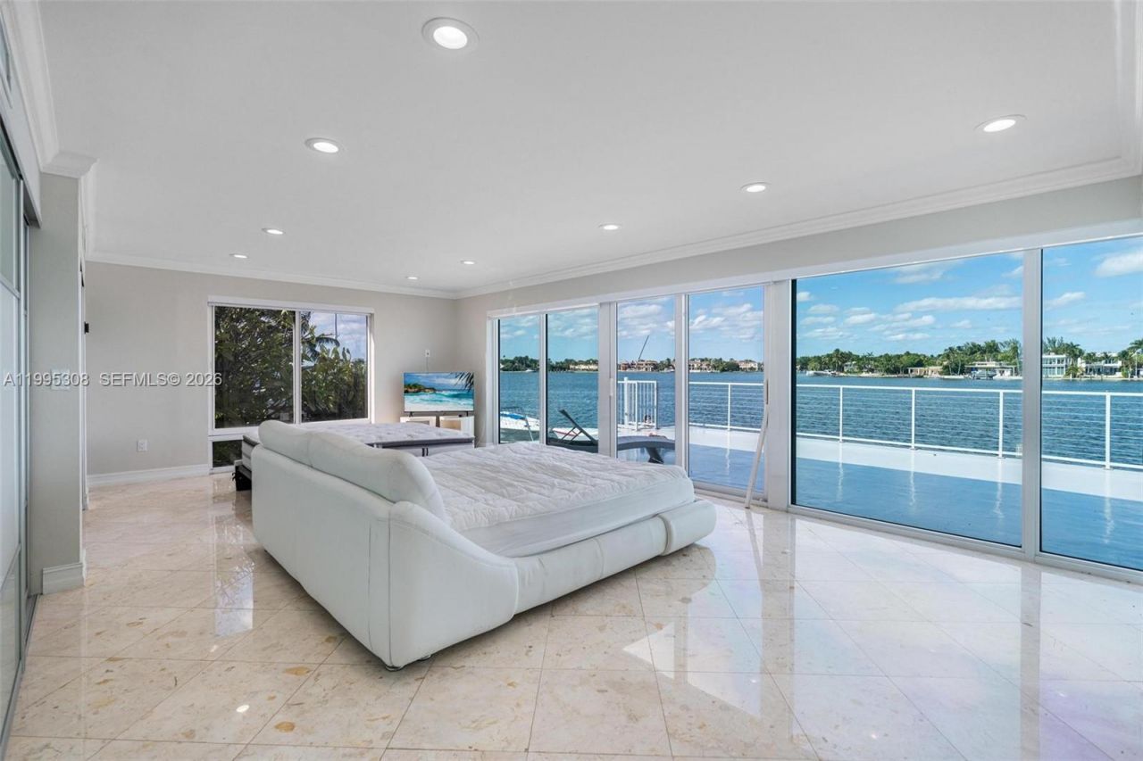 1055 Stillwater Dr , Miami Beach, FL 33141 Photo