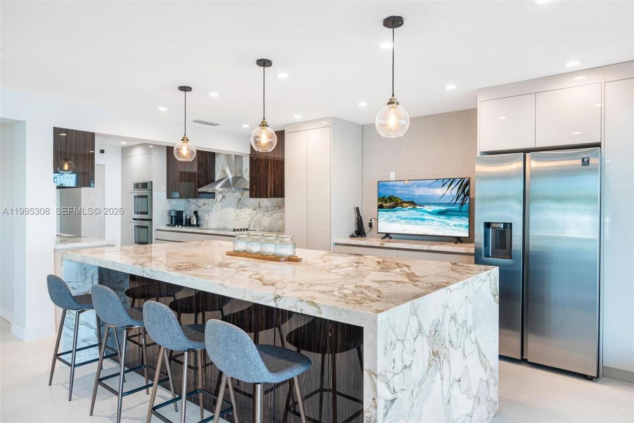 1055 Stillwater Dr , Miami Beach, FL 33141 Photo