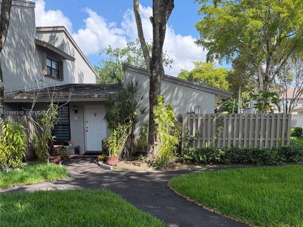 10669 SW 113th Pl, Unit 84W, Miami, FL 33176