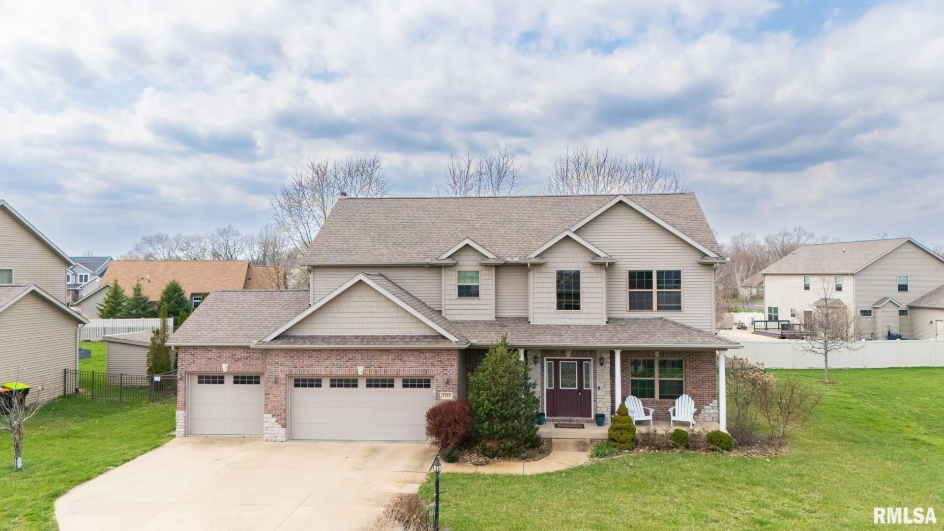 1716 Rustic Oak Drive, Washington, IL 61571 Main Photo