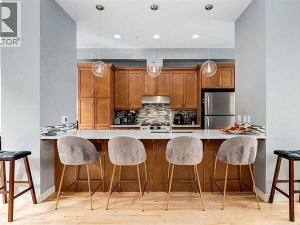 1720 12 Street Southwest, Calgary, AB T2T3M9