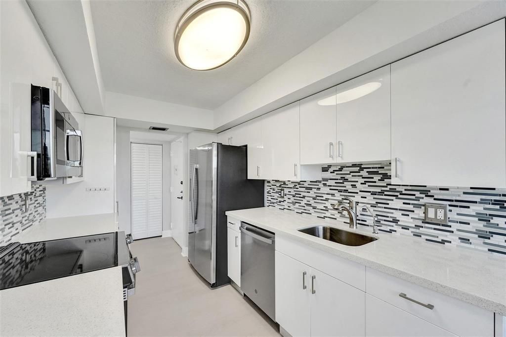 1000 Saint Charles Place, Unit 305, Pembroke Pines, FL 33026 Photo