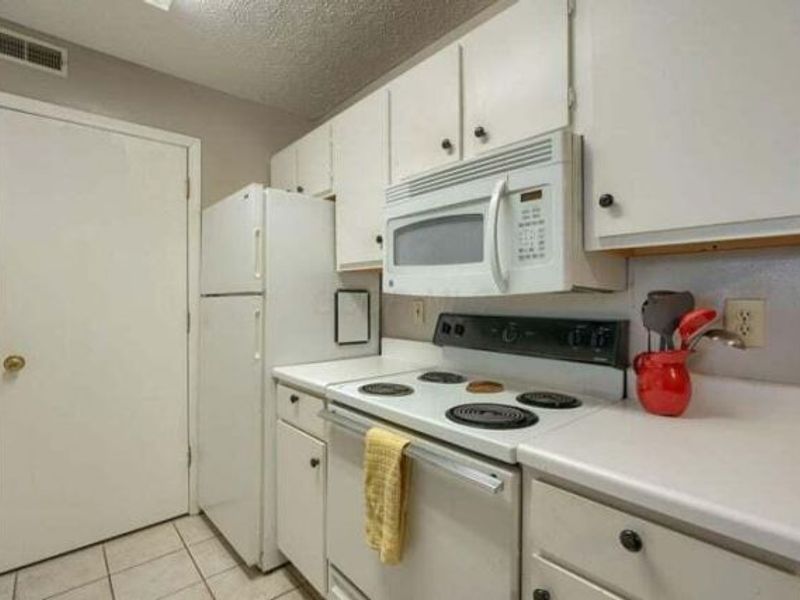 5484 Cedar Springs Drive , Columbus, OH 43228 Photo 13