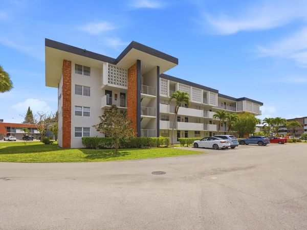 2991 NW 46th Avenue, Unit 303, Lauderdale Lakes, FL 33313