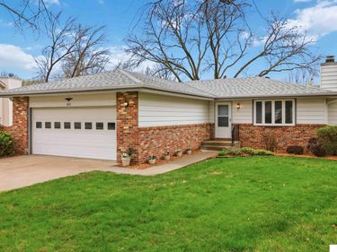 6211 Chiswick Court, Lincoln, NE 68516