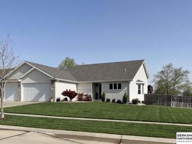 9040 Berg Drive , Lincoln, NE 68505