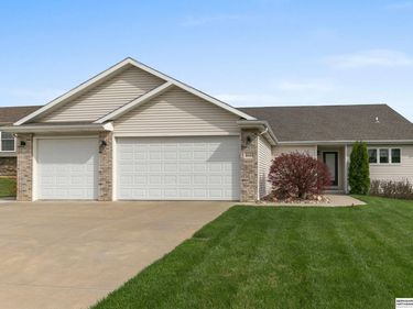 9040 Berg Drive, Lincoln, NE 68505