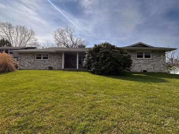 105 Collinwood Dr, OAK HILL, WV 25901