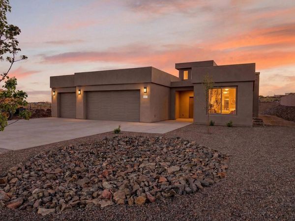 1207 15th Street SE, Albuquerque, NM 87124