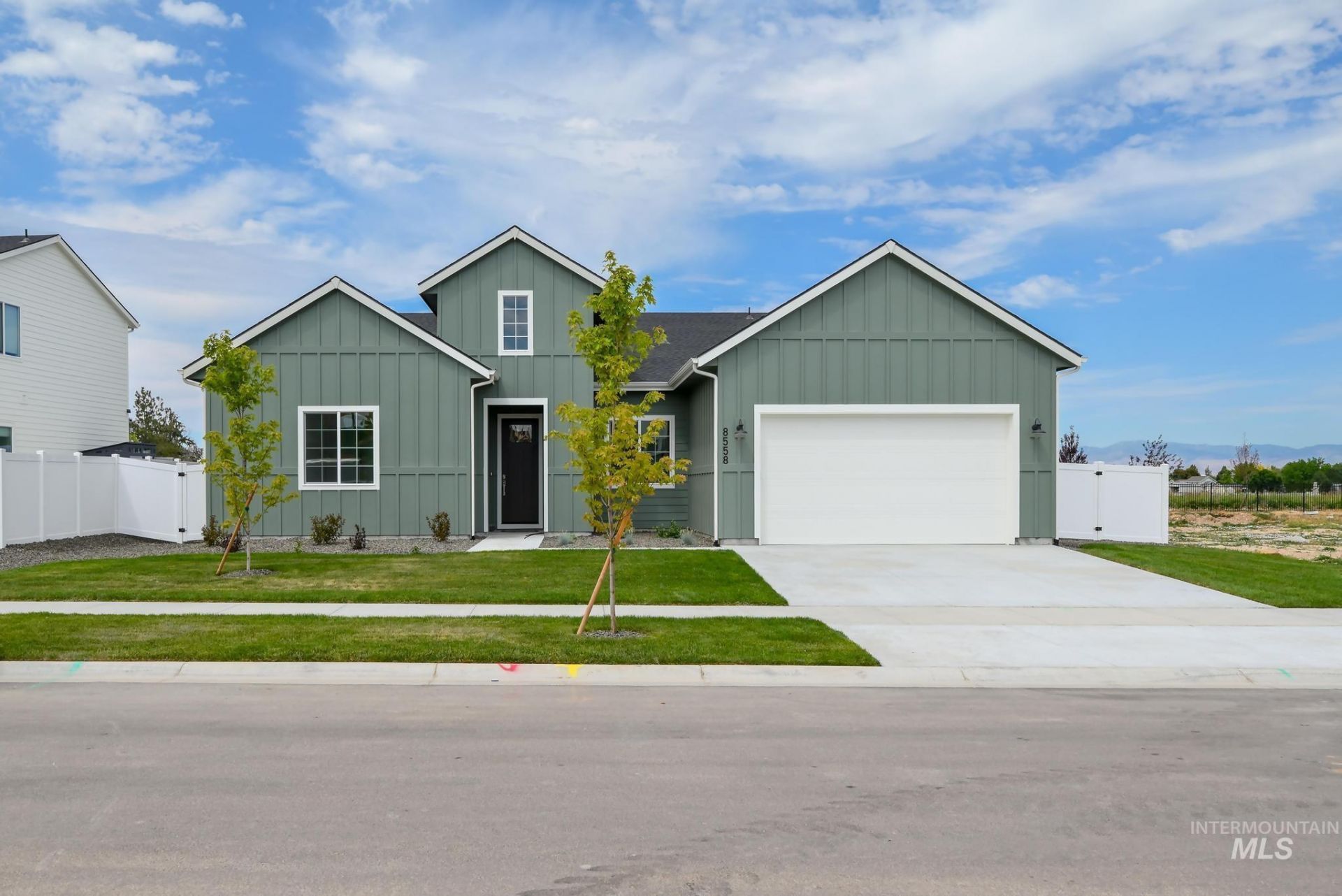 8558 S Silver Smog Way, Meridian, ID 83642 Main Photo