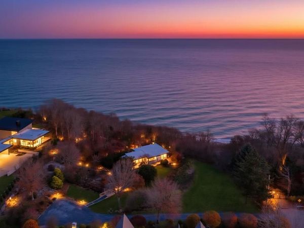 2 Dolphin Way , Riverhead, NY 11901