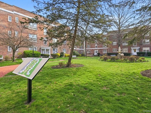 221 Middle Neck , Unit F6, Great Neck, NY 11021