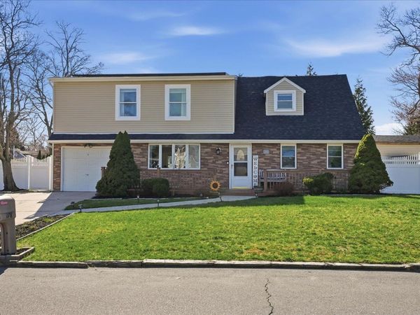 178 Geery Avenue, Holbrook, NY 11741