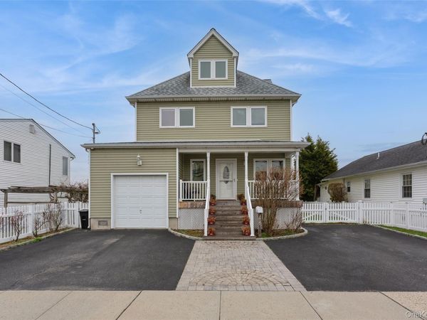 271 Arthur Street , Freeport, NY 11520