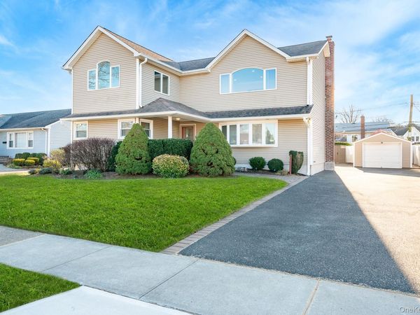 15 Chadwick Road, Syosset, NY 11791