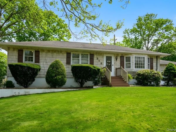 318 Jamaica Avenue, Medford, NY 11763