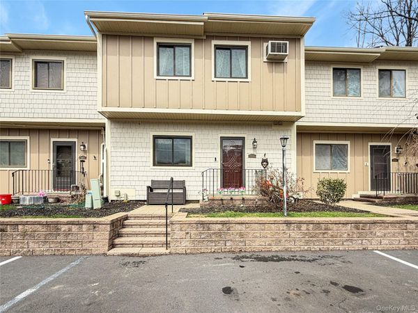 5007 Chelsea Cove N, Hopewell Junction, NY 12533