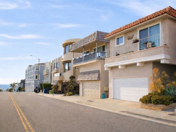 733 Manhattan Beach Boulevard, Unit B, Manhattan Beach, CA 90266