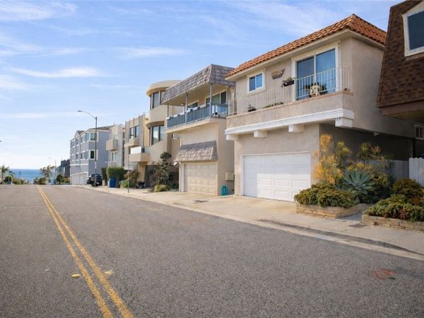 733 Manhattan Beach Boulevard, Unit B, Manhattan Beach, CA 90266