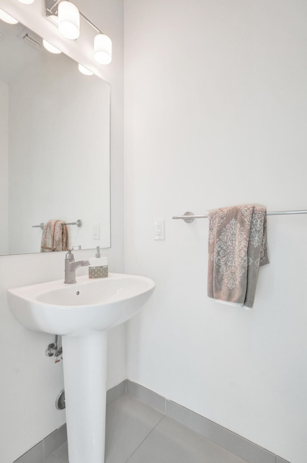 1347 N Ocean Boulevard, Pompano Beach, FL 33062 Photo