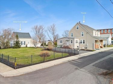 25 Winward St, Fall River, MA 02724