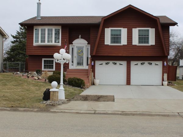 1206 19th Street N, Moorhead, MN 56560