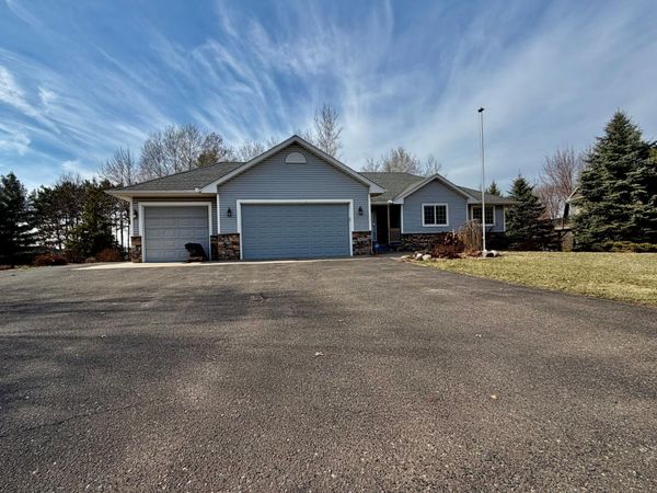 38634 Henna Circle , North Branch, MN 55056