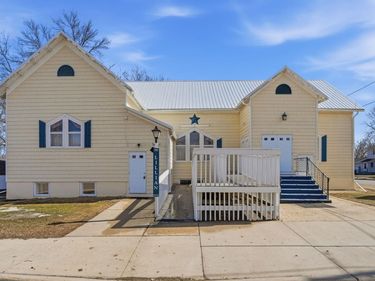 211 E 1st Avenue, Osakis, MN 56360