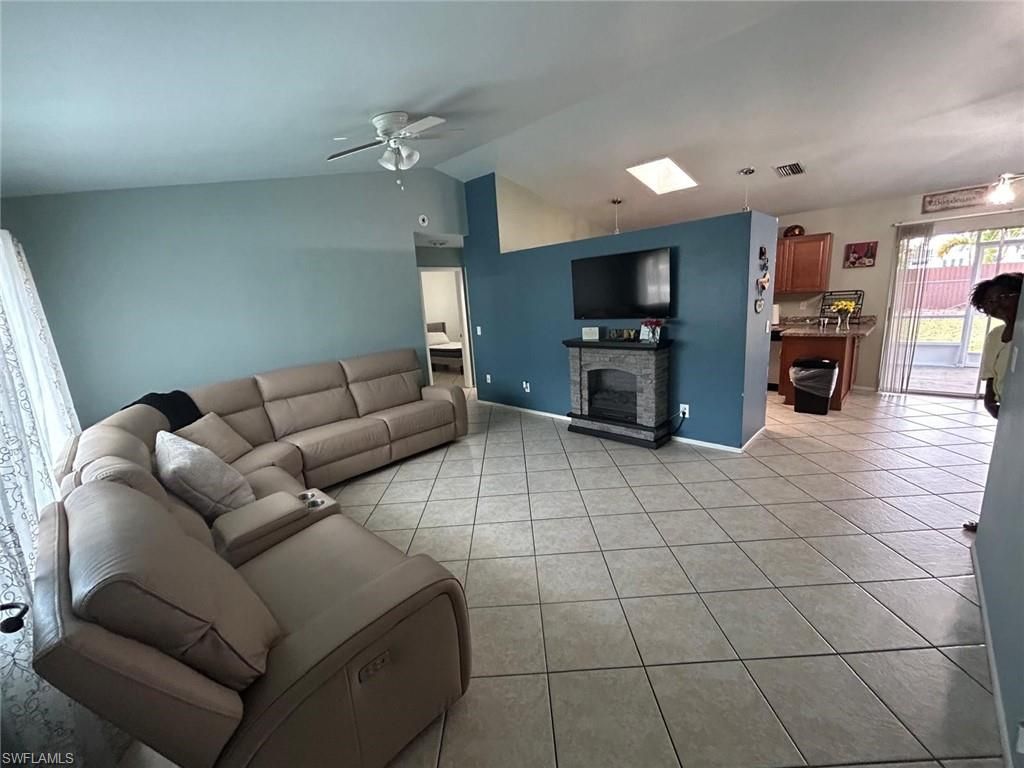 715 SW 13th Ter , Cape Coral, FL 33991 Photo