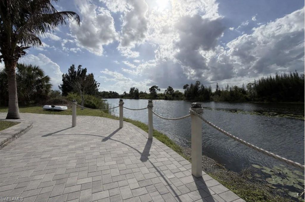 2633 NW 24th St , Cape Coral, FL 33993 Photo