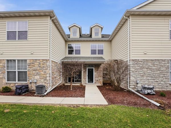 N16W26521 Meadowgrass CIRCLE, Unit G, Pewaukee, WI 53072