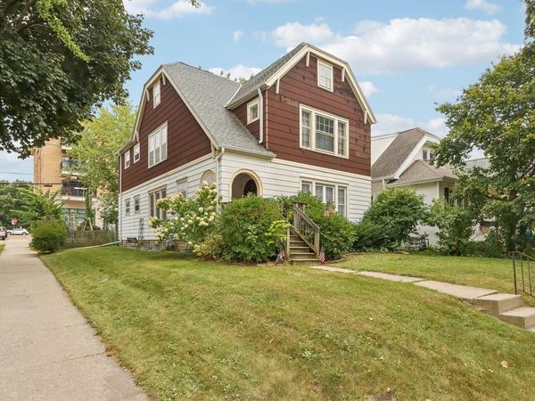 4480 N Bartlett AVENUE, Unit 4482, Shorewood, WI 53211